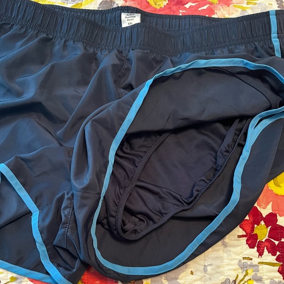 Women’s Lined running short - Picture 2 of 4